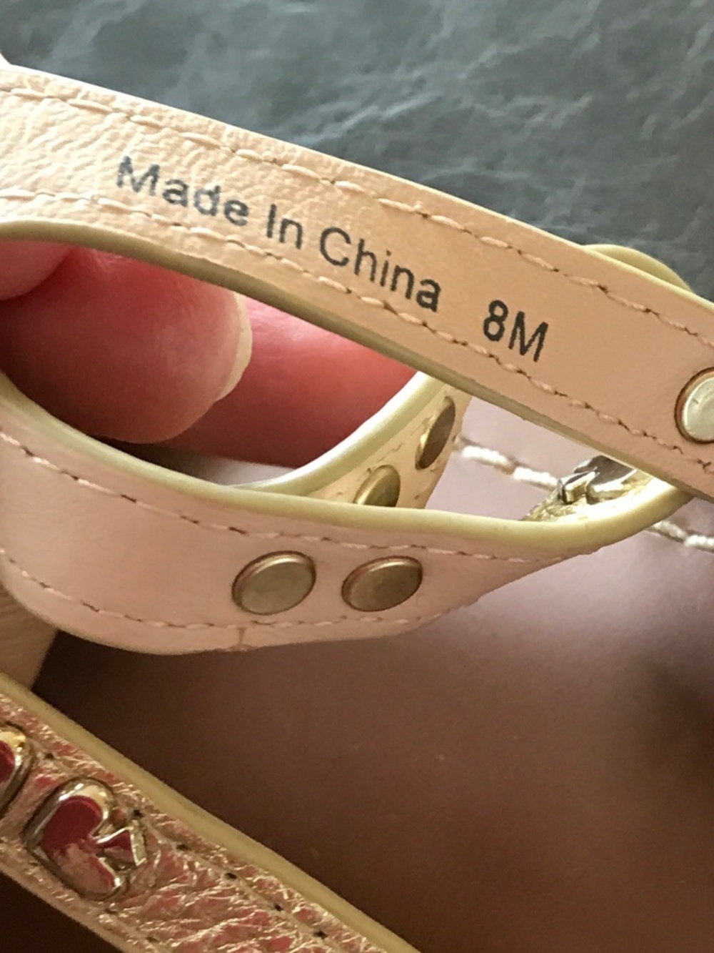 KATE SPADE PATENT LEATHER GOLD SANDAL - Picture 15 of 15
